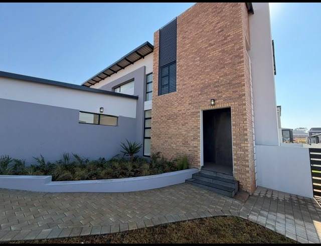 4 BEDROOM HOUSE FOR SALE IN FOUNTAINBROOK ESTATE